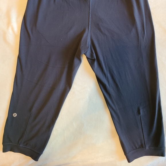 Lululemon Crop Pants - Picture 3 of 6